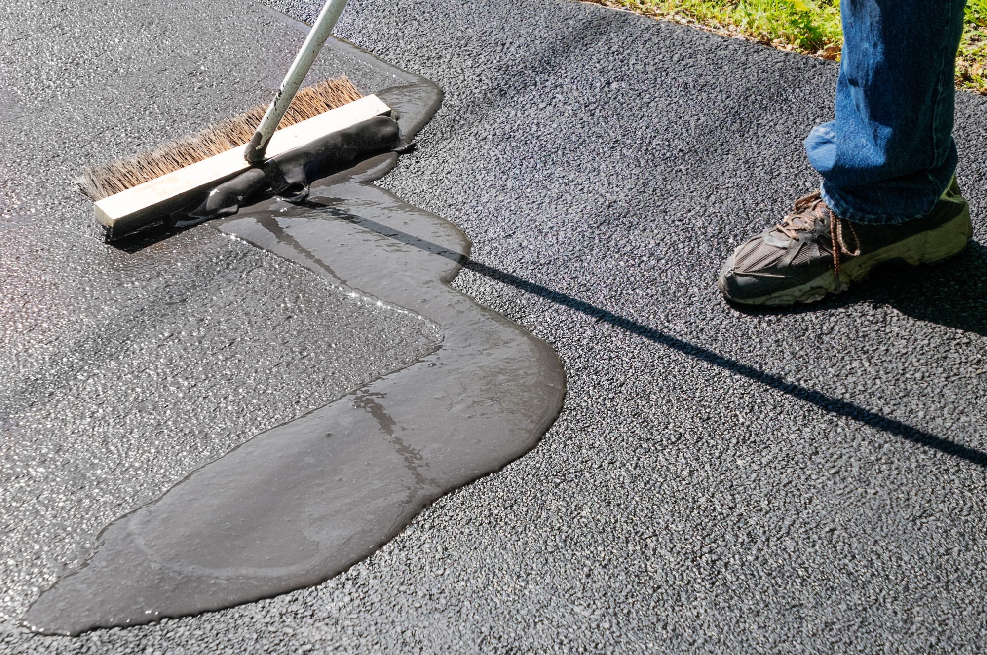 Rochester NY Sealcoating: Leading the Way in Driveway Sealing and Paving Services